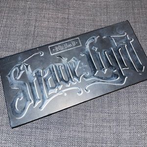KAT VON D SHADE AND LIGHT PALETTE